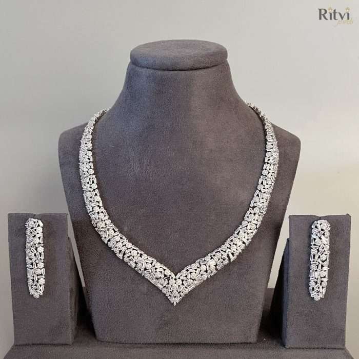 Ritvi sweetheart necklace
