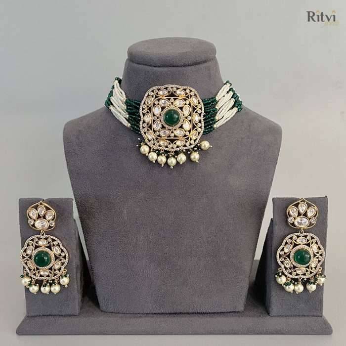 Ritvi jewels Adhya Kundan Choker Set