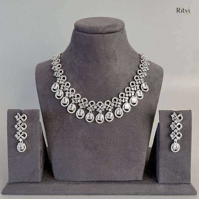Ritvi Regina Diamond Necklace Set