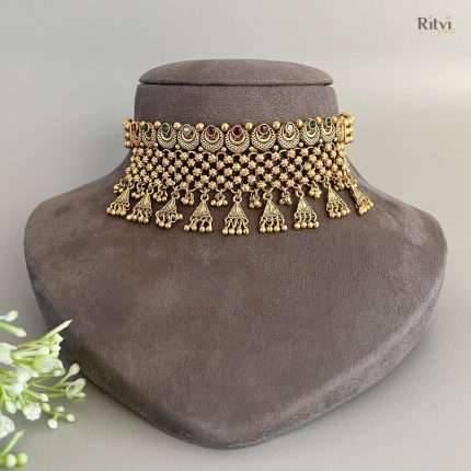 Shriya Antique Gold Necklace Set