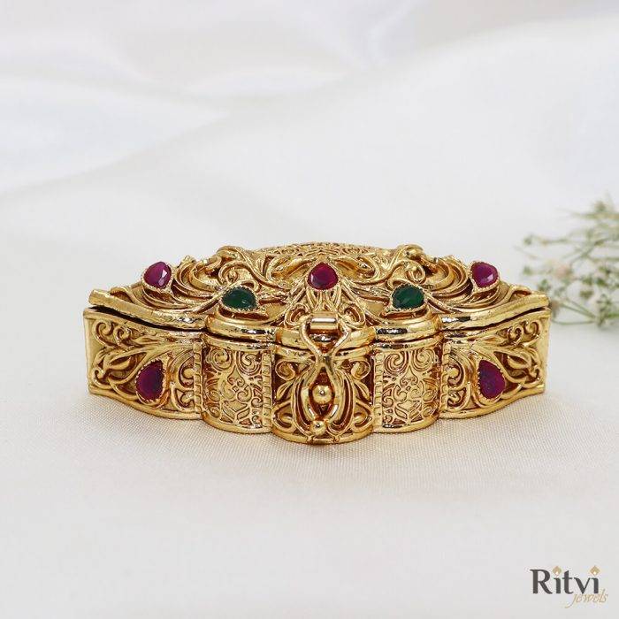 Ritvi Prakriti Gold Sindoor Box