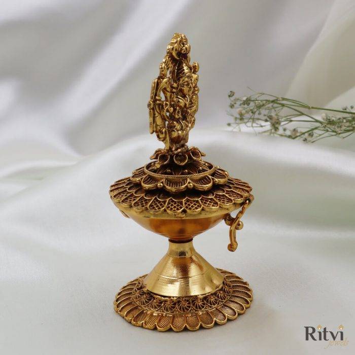 Ritvi Rama Gold Sindoor Dabi