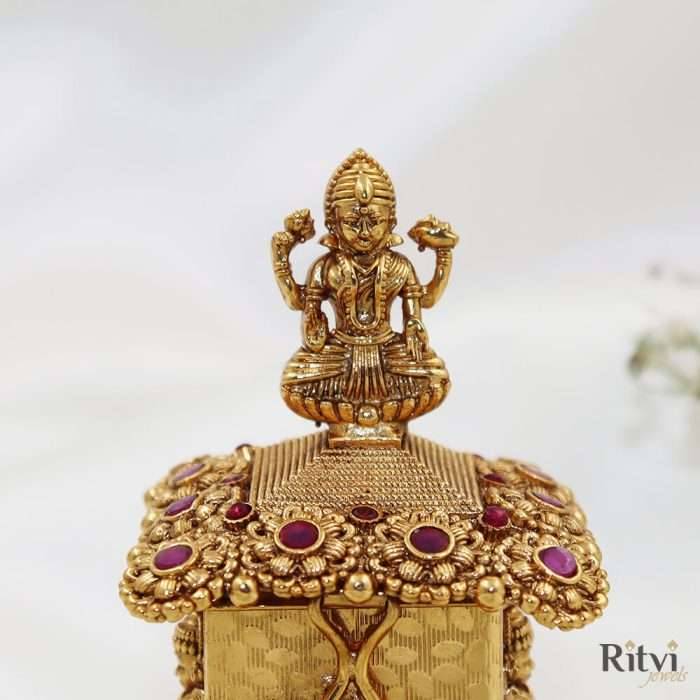 Ritvi Divyanka Gold Sindoor Dabi