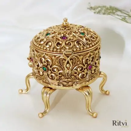 Ritvi Heena Intricate Gold Sindoor Dabi
