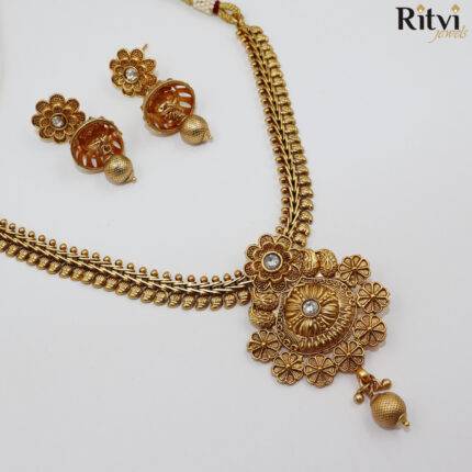 Ritvi Jogi Gold Rajwada Necklace Set