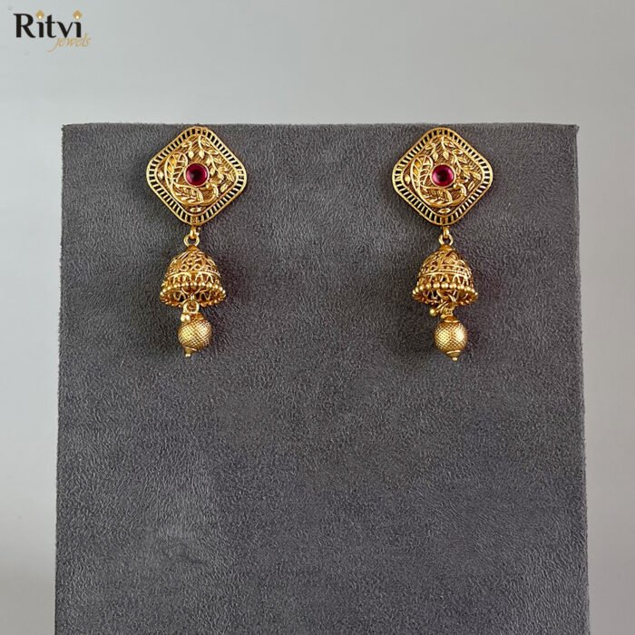 Ritvi Malti Rajwada Gold Choker Set