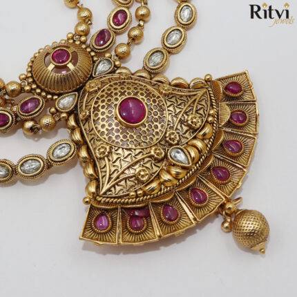 Ritvi Naina Rajwada Gold Necklace Set