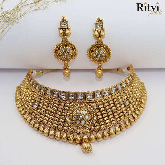 Ritvi Parineeti Rajwada Gold Choker Set