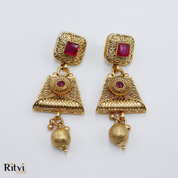 Ritvi Shifaq Gold Long Necklace Set (Ruby)