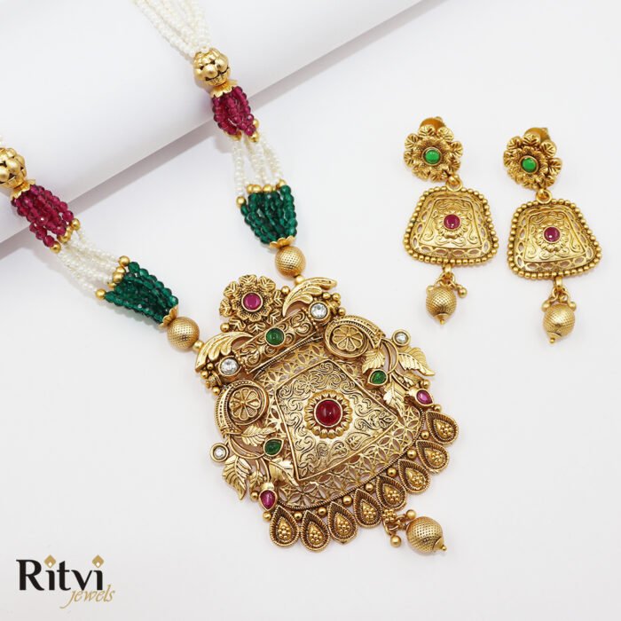 taapsee necklace set