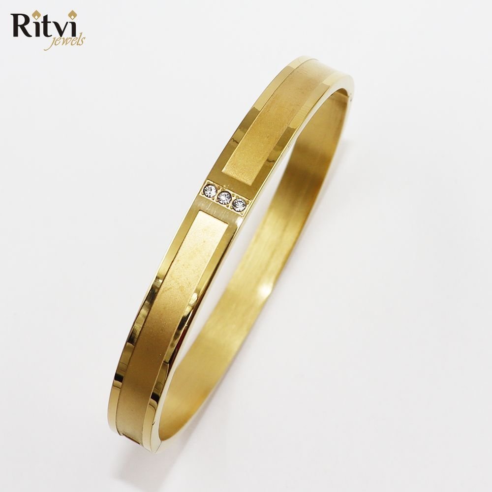 Davis-Matte-and-Shine-Finish-with-Three-Diamond-Gold-Men-Bracelet-1.jpg Davis Matte and Shine Finish with Three Diamond Gold Men Bracelet - Image 1