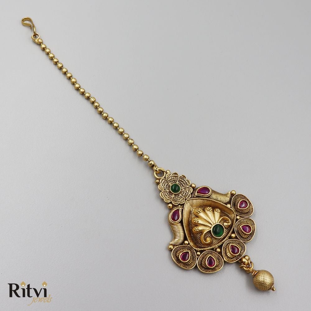 Ritvi-Aishni-Rajwada-Maang-Tikka-1.jpg Ritvi Aishni Rajwada Maang Tikka - Image 1