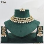 Hitanshi kundan necklace set with mang tika - Image 2