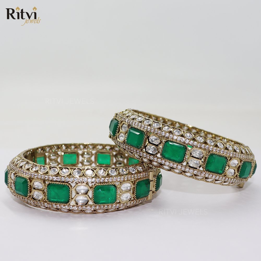 devanshi-kundan-bangles-3.jpg Devanshi Kundan Screw Bangle - Image 1