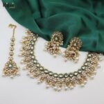 Hitanshi kundan necklace set with mang tika